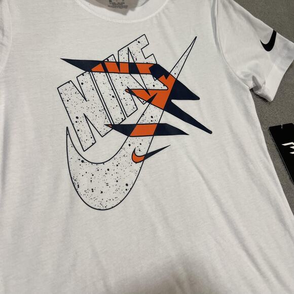 Nike Shirt Boys Small White 3Brand Dri-FIT Swoosh Graphic Socks Set Youth - Picture 2 of 6